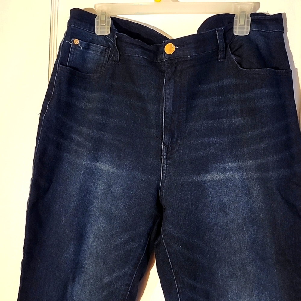 NWOT DG2 Dark Wash boot cut jeans 18T